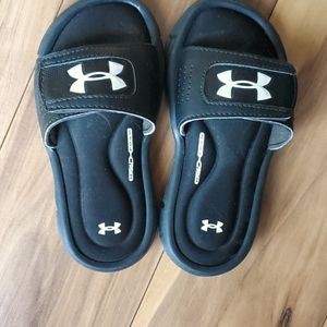 Boys Under Armour slides size 11